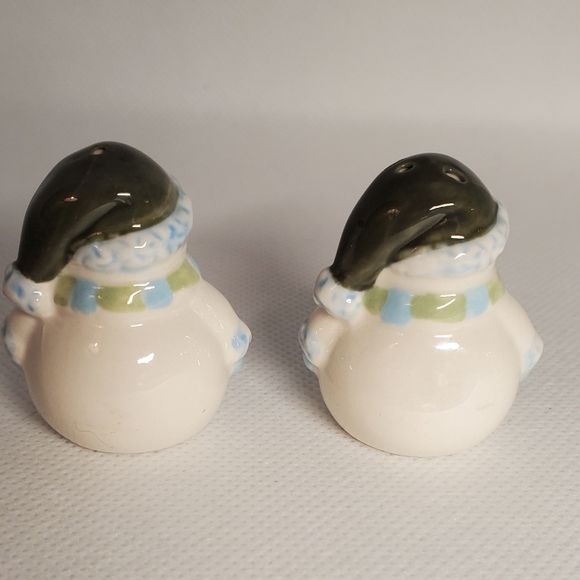 Miniature Ceramic Snowman Salt & Pepper Shaker Set - Picture 2 of 4